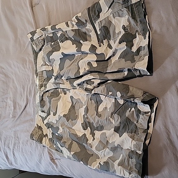 Urban Pipeline Gray Camouflage Cargo Shorts - Picture 6 of 10